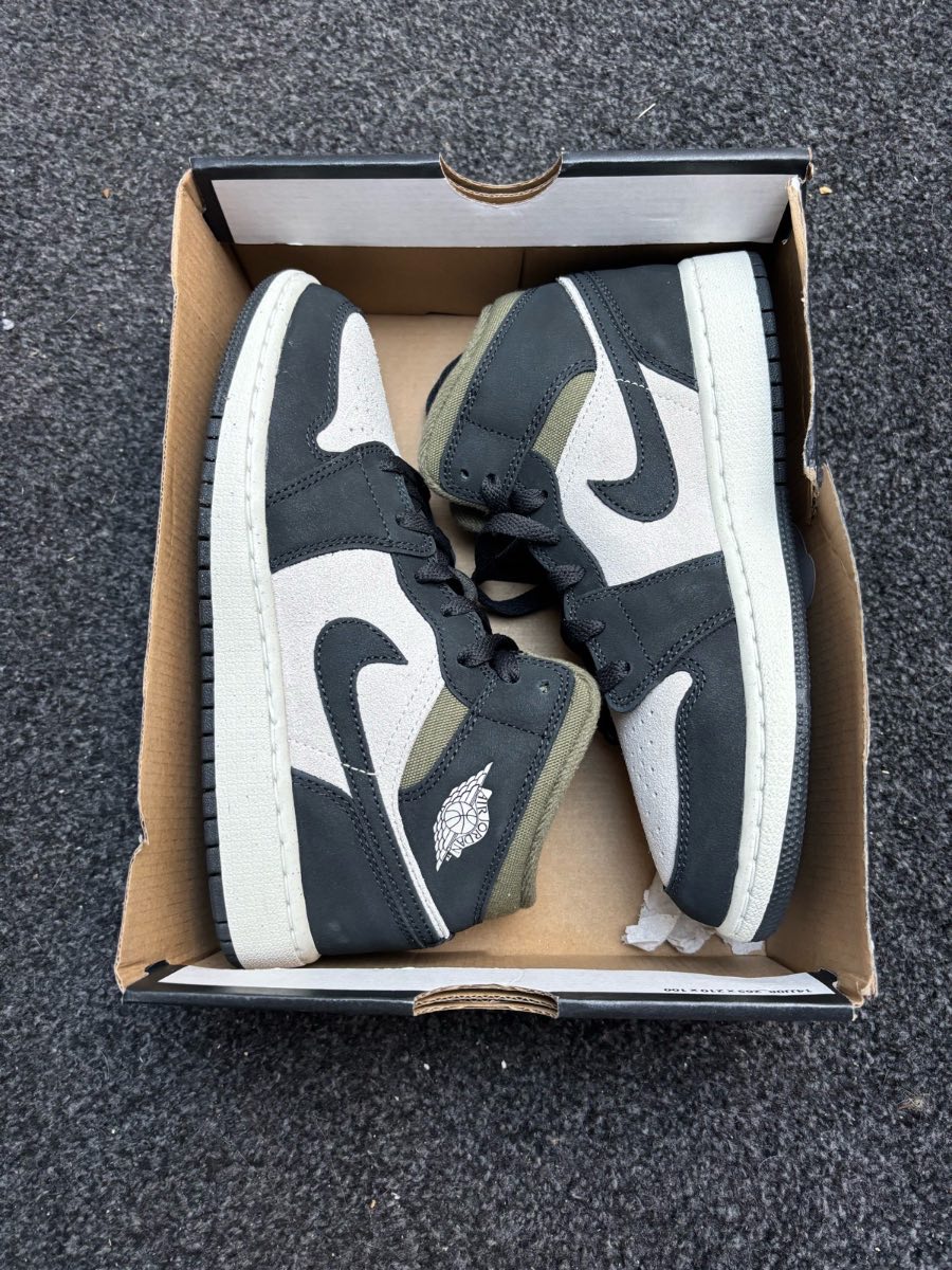 Nike Air Jordan 1 Mid Junior UK 4.5 Unisex Black. Khaki Green White Brand New in Half Box