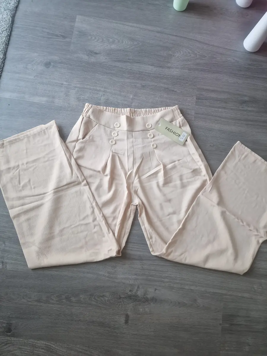 New Women’s Beige Wide-Leg Trousers with Buttons – Size S/M