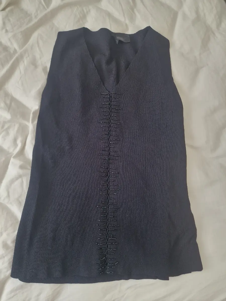 Elie Tahari Black Sleeveless Knit Top – Size S