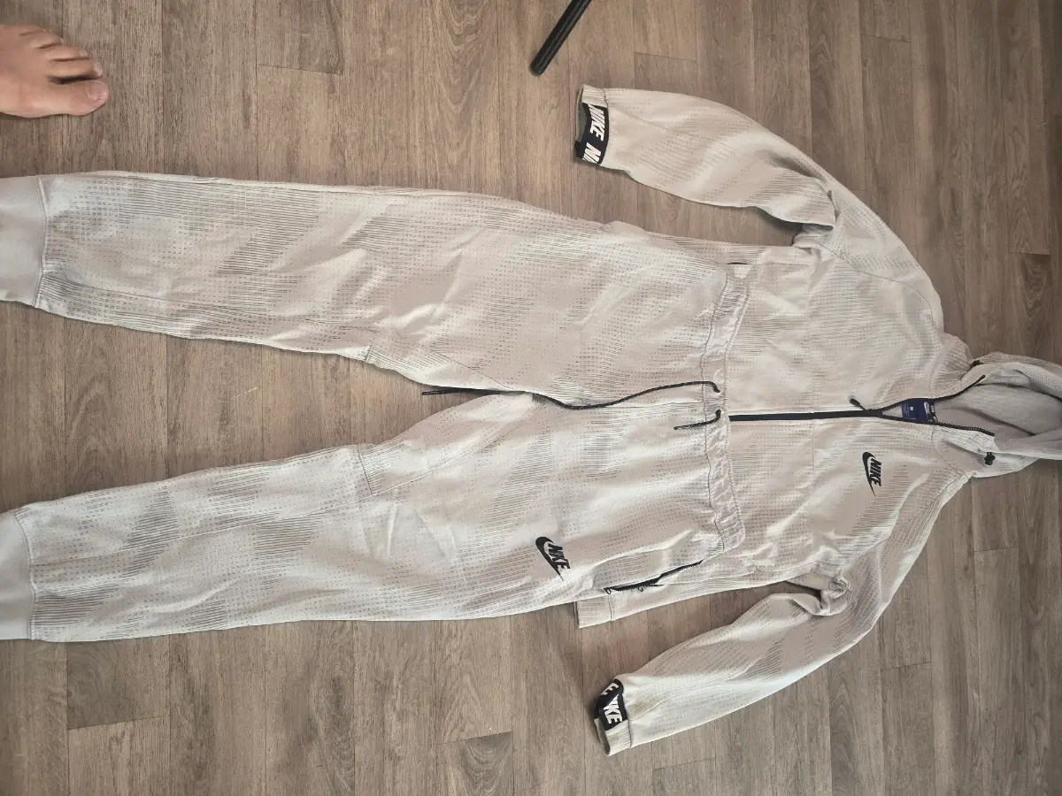 Nike Tech Woven Full-Zip Tracksuit Set (Light Grey) – Size L
