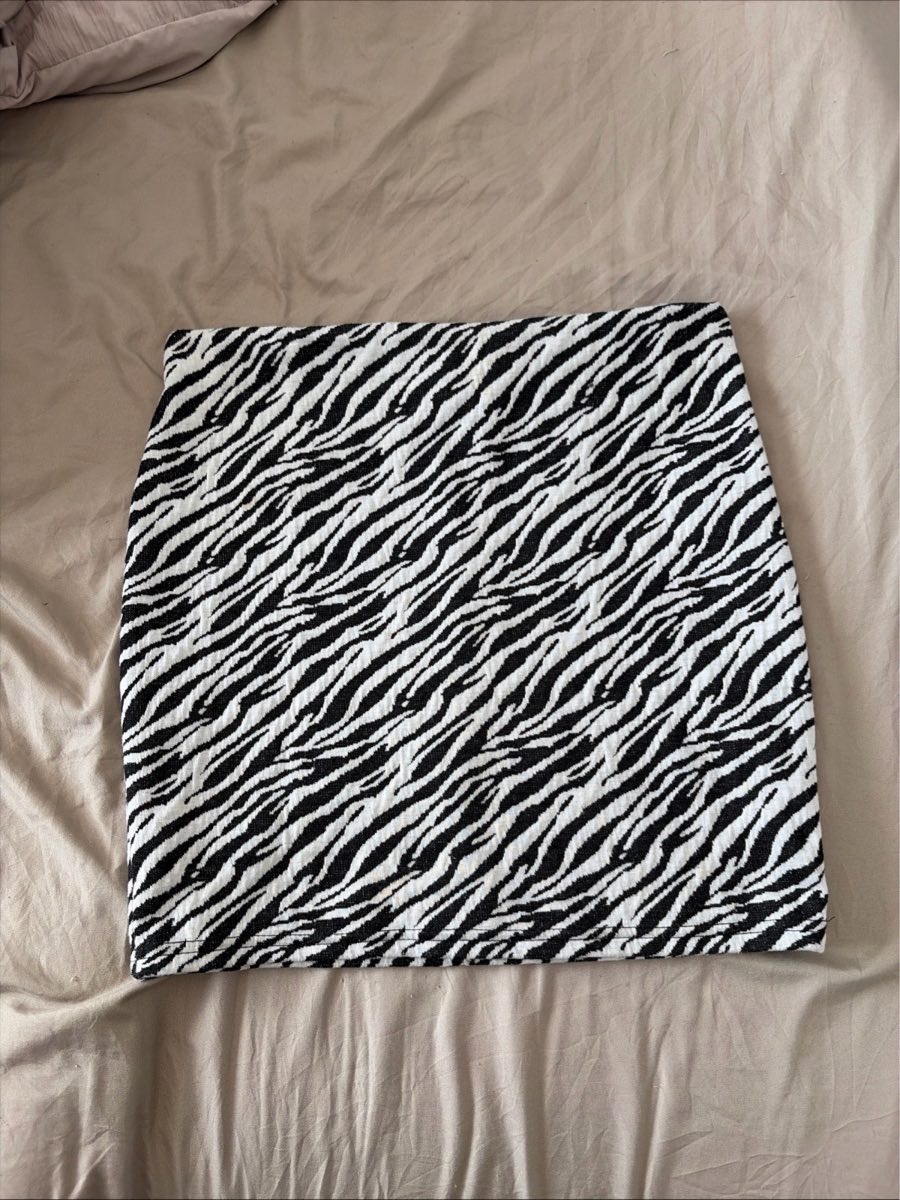 women’s size 12 animal print zebra skirt pencil skirt