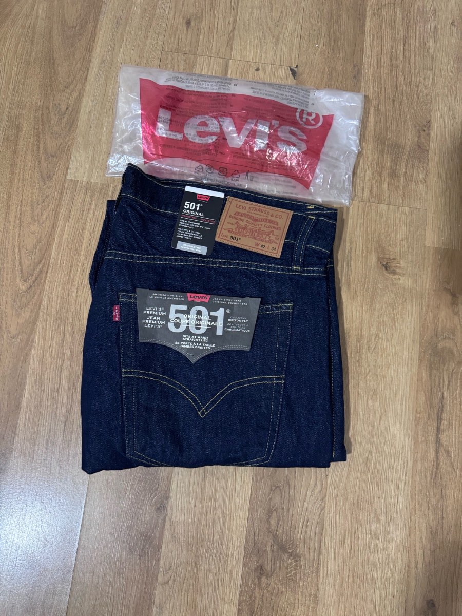 Levis denim men’s jeans button fly Navy blue W 42 L32