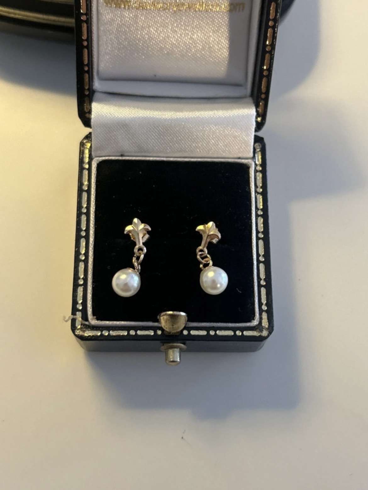 9ct pearl drop earrings