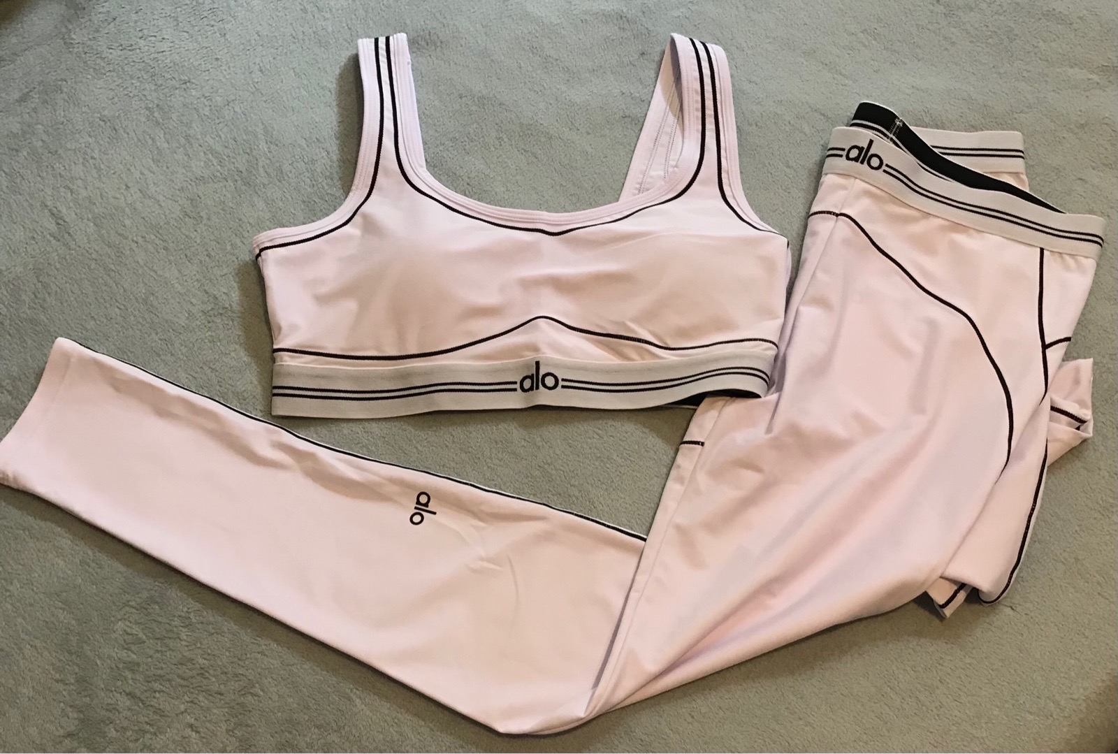 Women Alo Yoga Set - White - Medium - (UK 10-12)