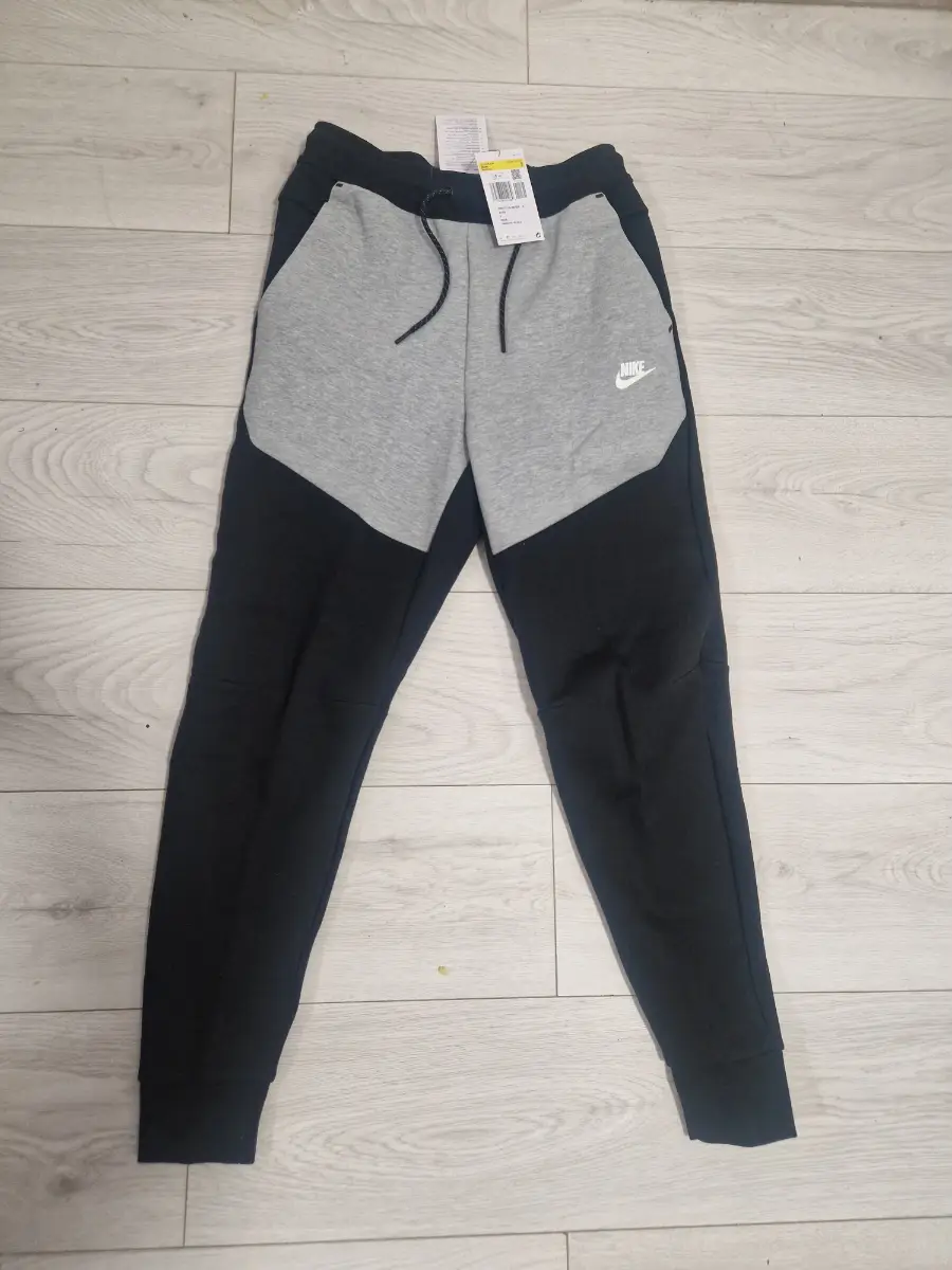Mens nike tech fleece grey/black joggers size small