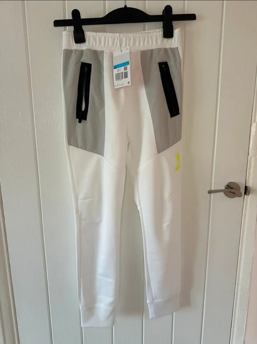 Nike Air Max White Joggers Size Boys Medium