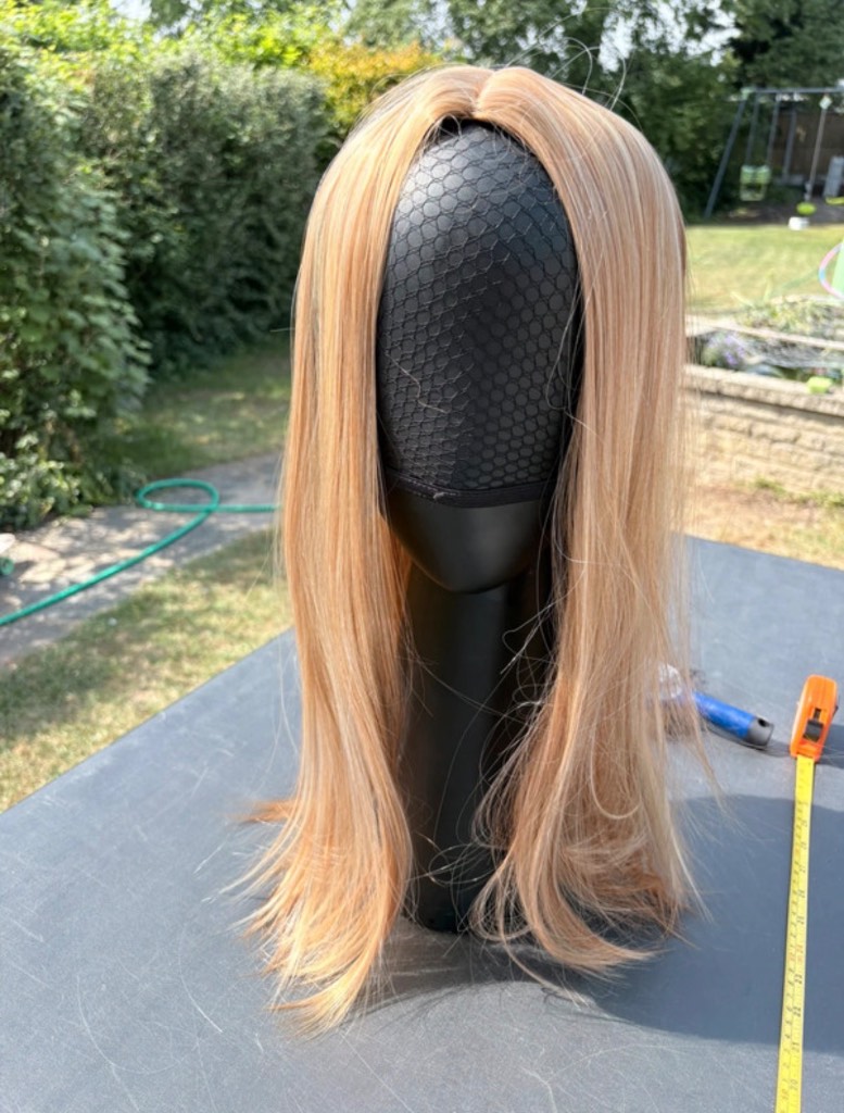 Wig, long Straight Light Ash Light Blonde Wig. new with tag. LMO460 12/613