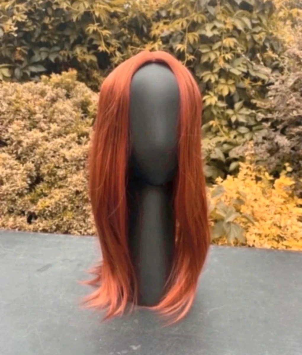 Wig long Auburn brown colour