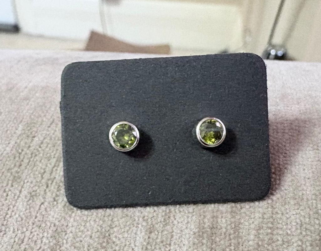 925 hallmarked silver dark/lime green diamante earrings. New.