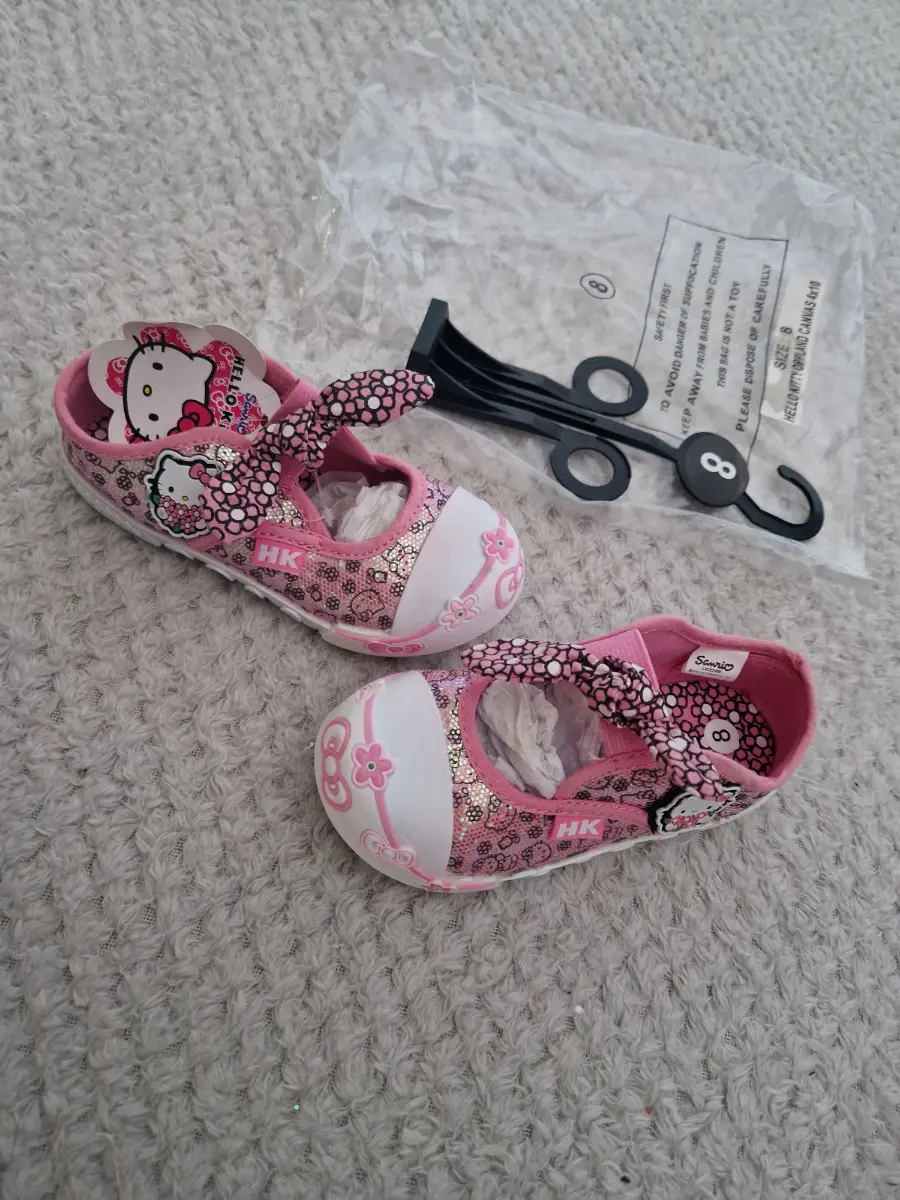 hello kitty size 8