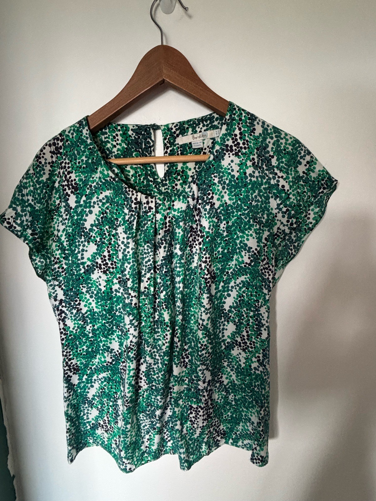 Boden size 8 green white black short sleeve polka dot spotty top silk