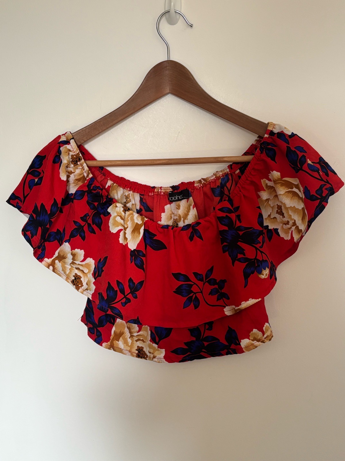 Boohoo size 10 red white Woven Floral Ruffle Top cropped Bardot off the shoulder