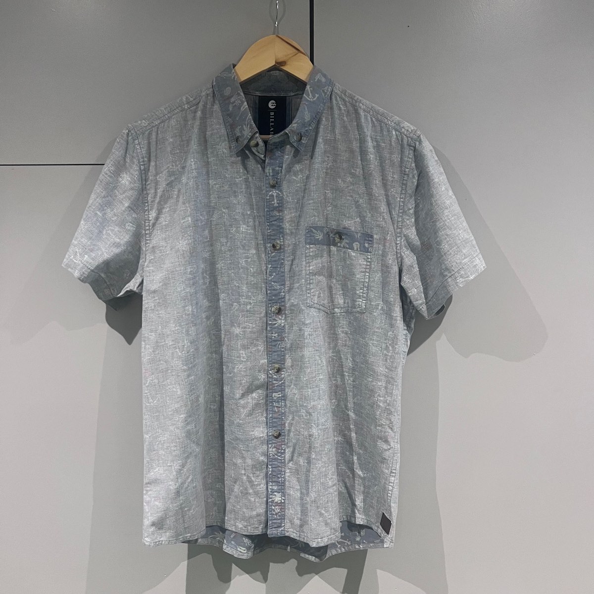 Billabong Men’s Short Sleeve Shirt Blue Chambray Print Medium 100% Cotton