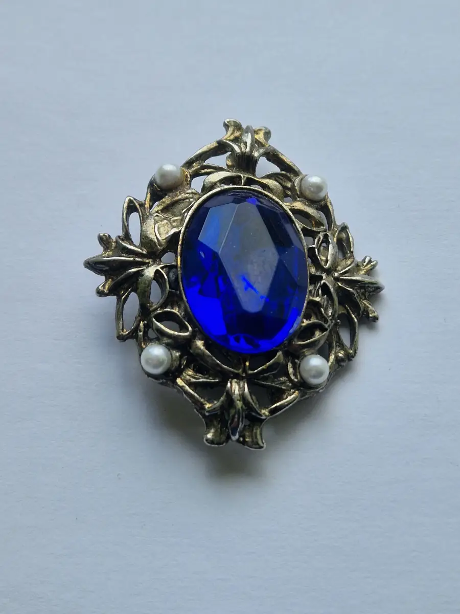 Vintage Ornate Gold Tone Brooch Large Sapphire Blue Glass Stone Faux Pearls Pin