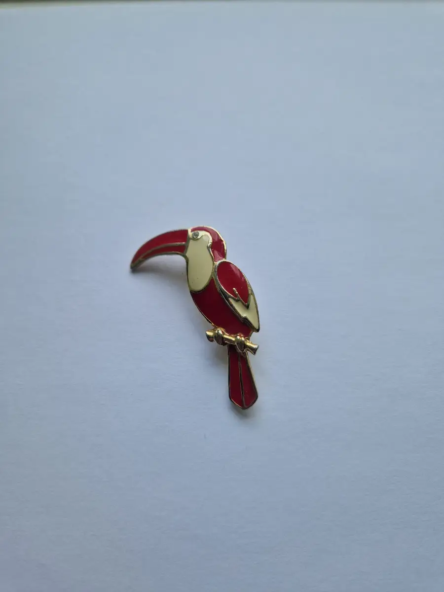 Vintage Gold Tone Red & Cream Enamel Toucan Bird Brooch Pin Retro Animal Jewellery