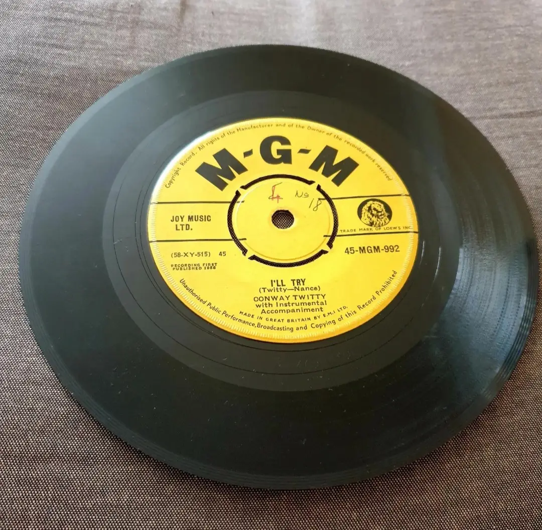 Conway Twitty Vinyl Single : Its Only Make Believe/I'll Try - NO OUTER SLEEVE