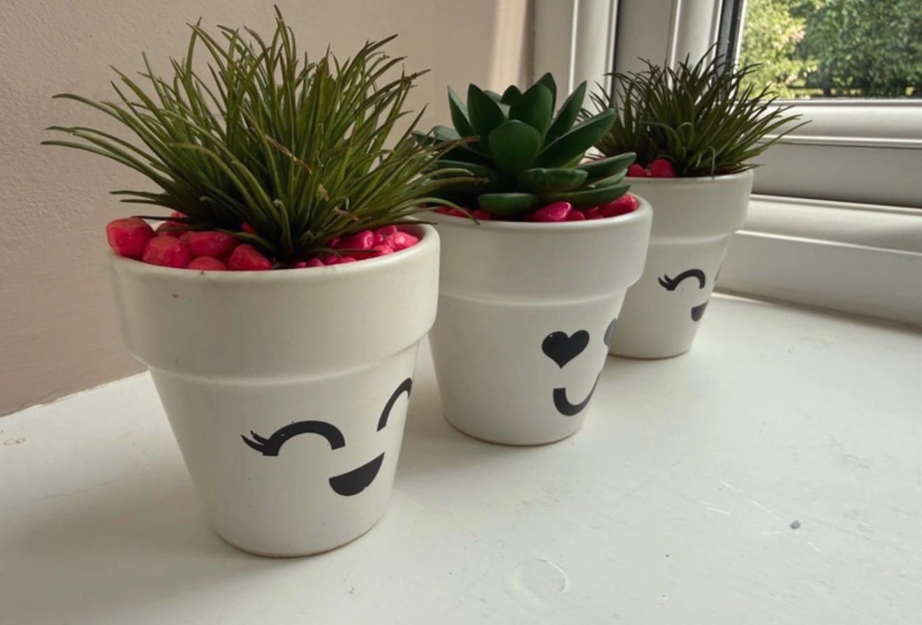 🚨 Used x3 Mini Potted Faux Succulent Plants in White Planters Pink RRP £9