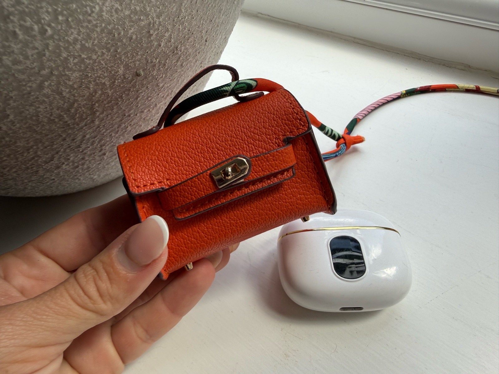 🚨 BN & Never Used Wireless Bluetooth Ear Pods Headphones in Orange Mini Bag