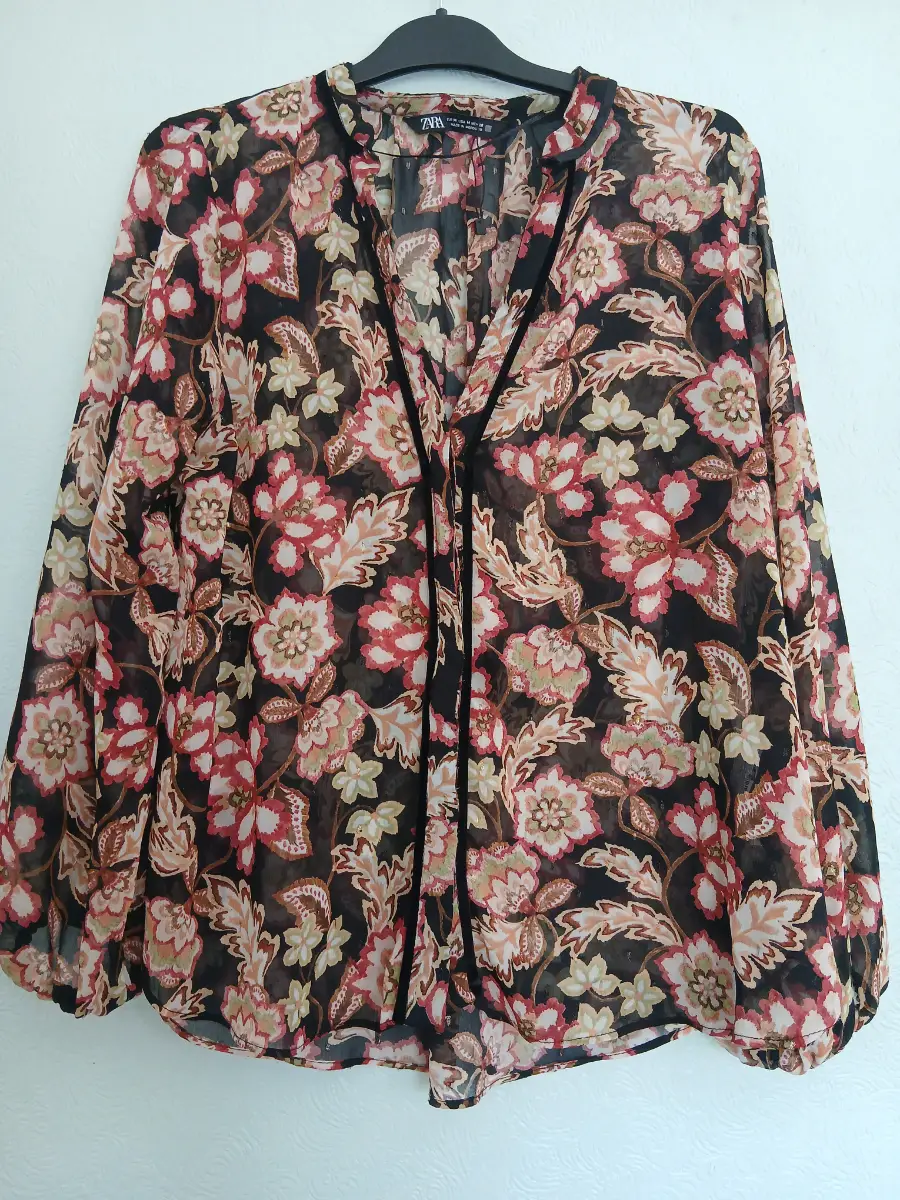 Pretty Top From Zara size M