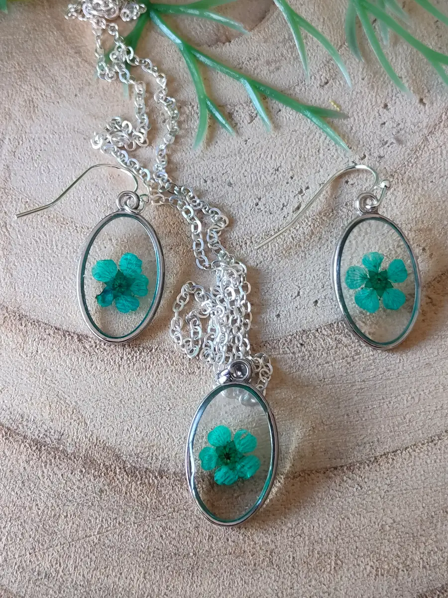 Pressed flower jewellery set