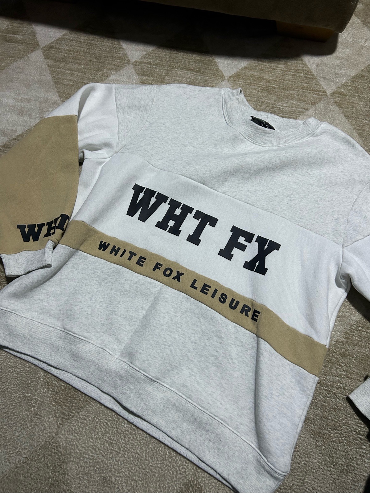 Lady’s s/m oversized white fox jumper comfy cozy