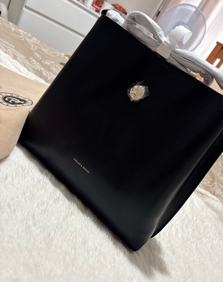 Cnoles leather handbag with arm strap for woman’s fashion with dust bag colour black