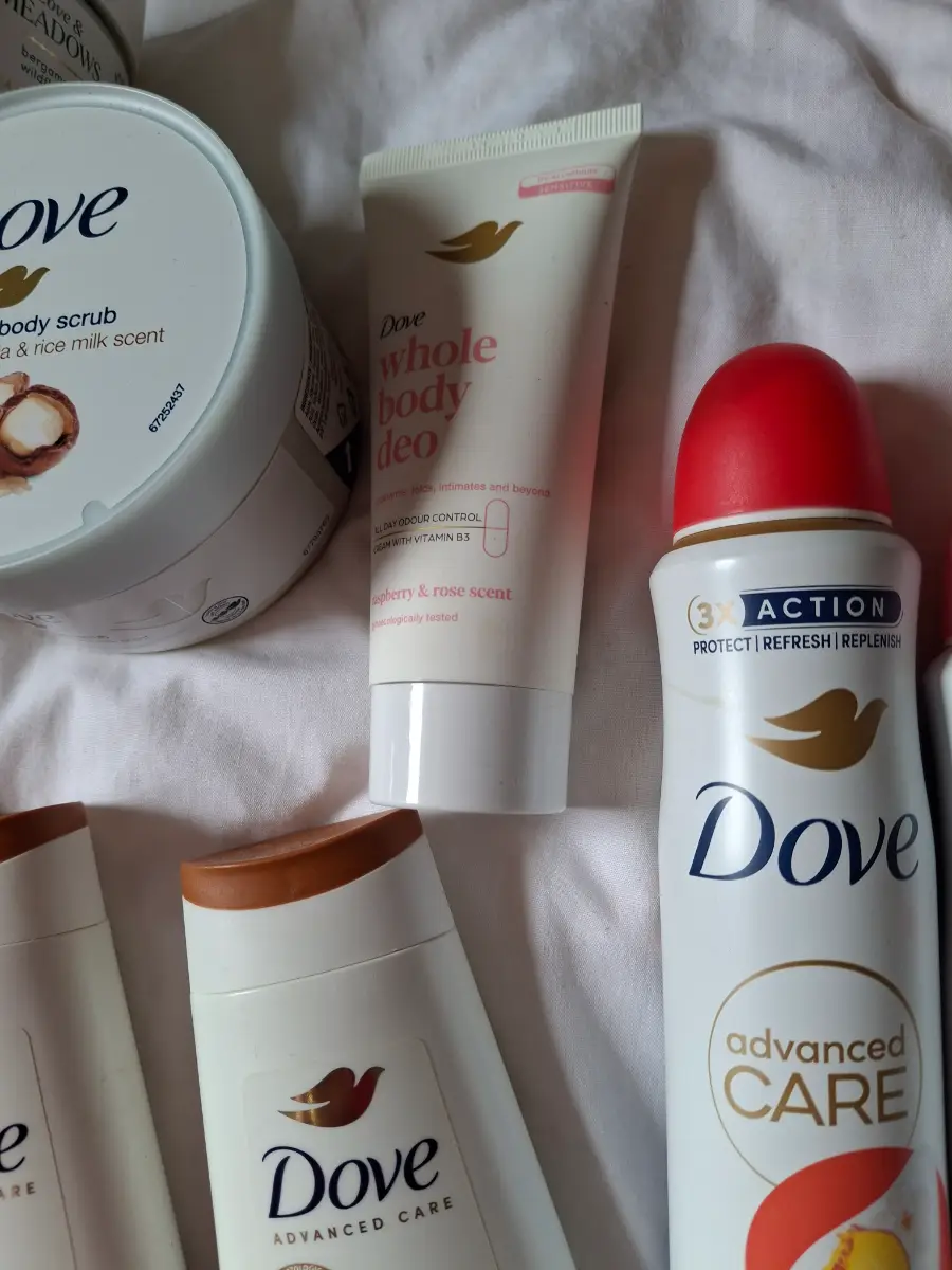 Joblot of dove body care items x17.