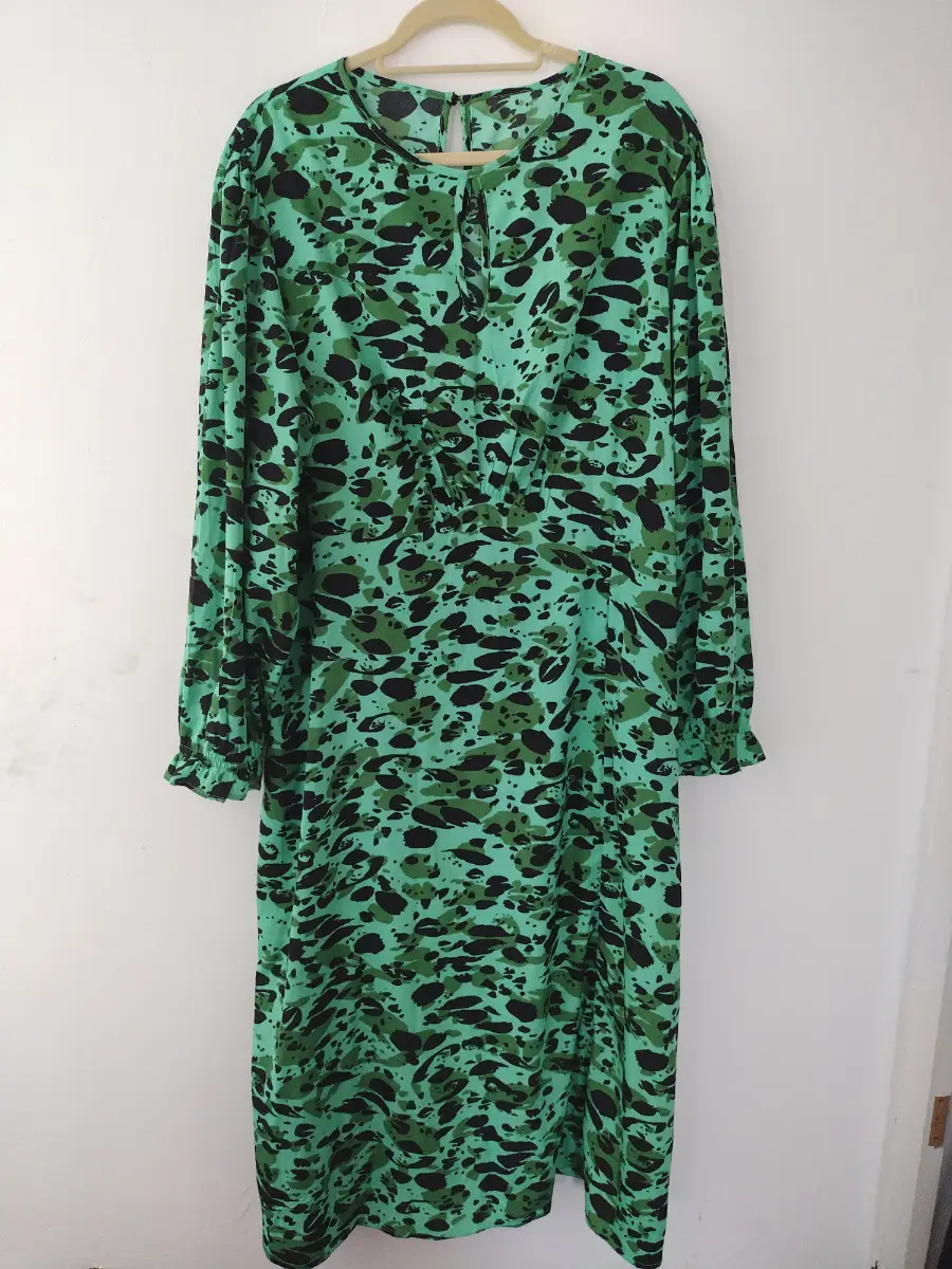 Ladies dress by new look , jade green and black in colour size 22 vgc