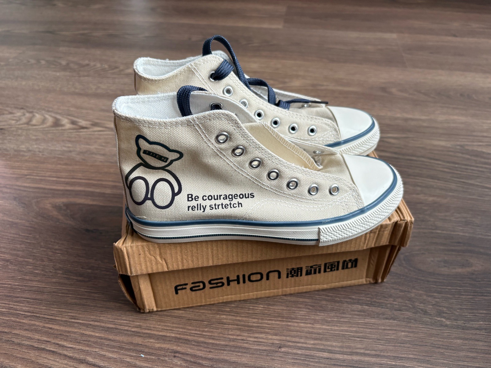 Cream canvas hitop trainers uk size 3.5-4