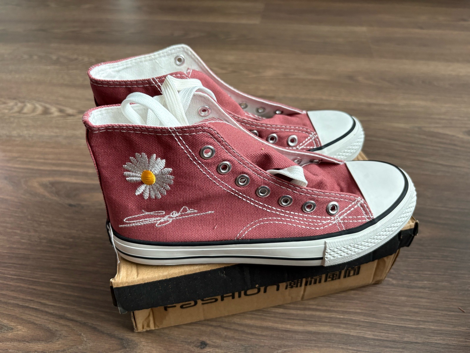 Burgundy Canvas Hitop trainers uk size 5