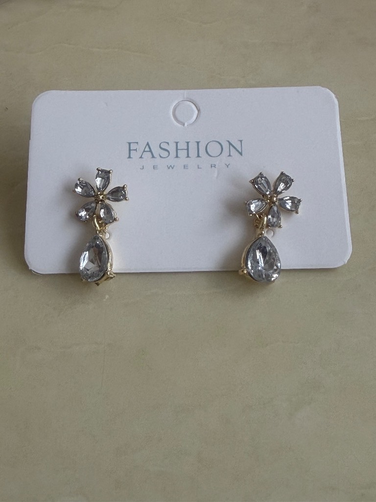 Zircon stud earrings
