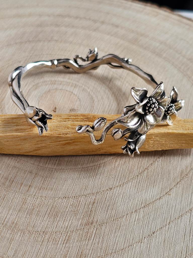 Vintage Style Flower Bracelet