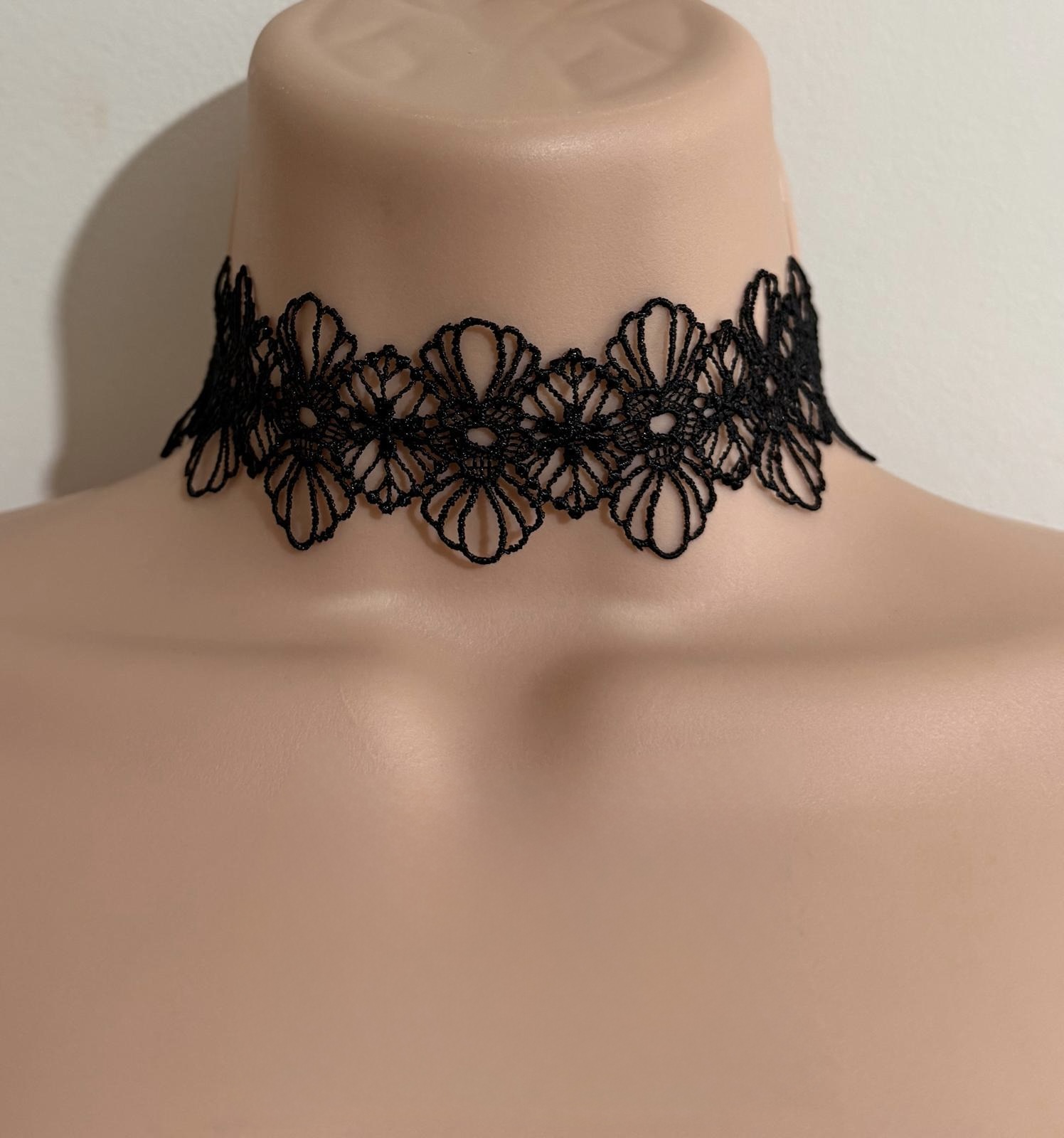 Ladies girls embroidered lace choker necklace
