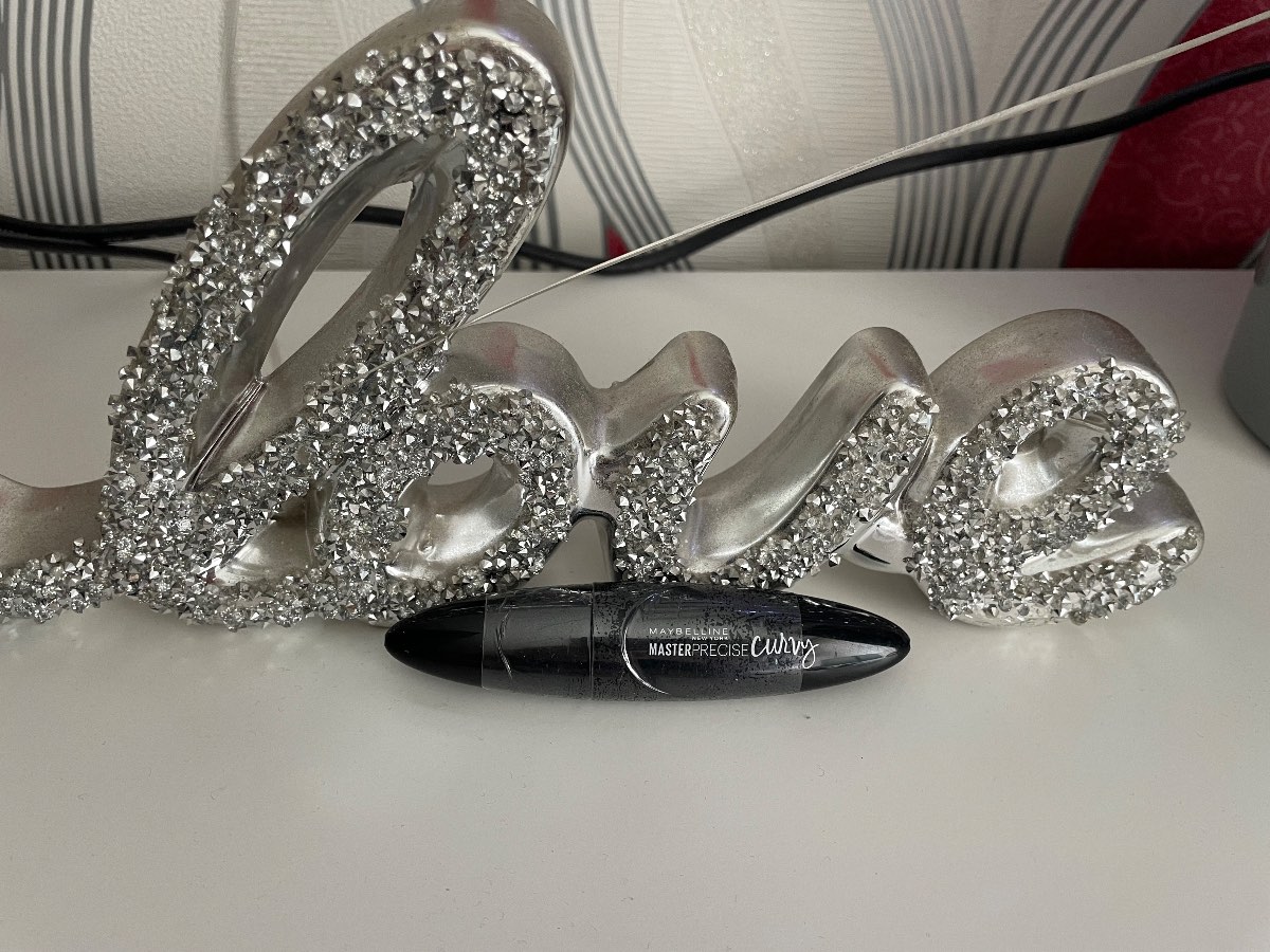 Maybelline master precise curvy eyeliner - # 01 black