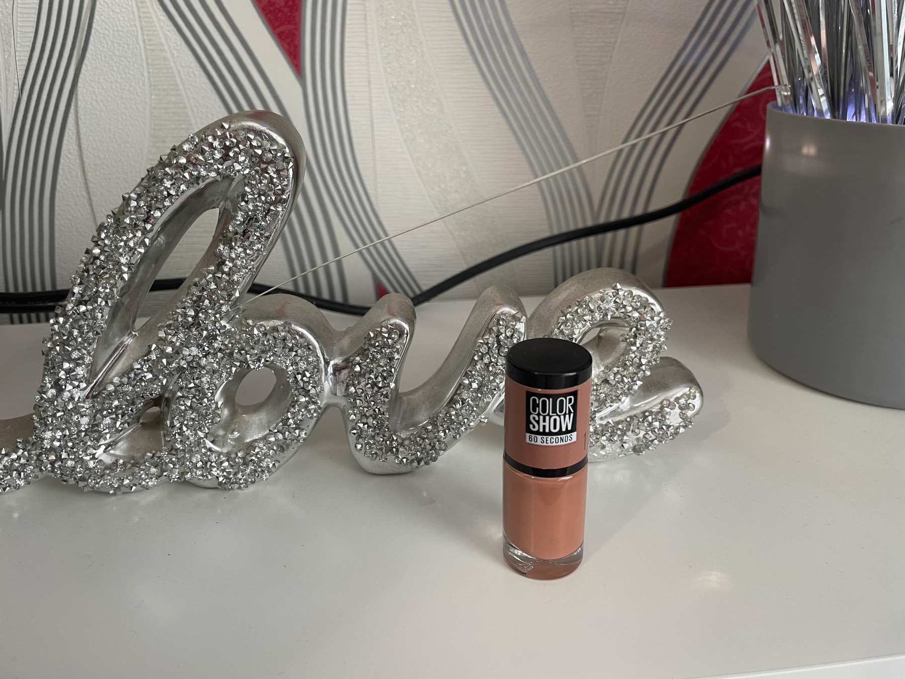 Maybelline color show nail varnish - # 1 go bare