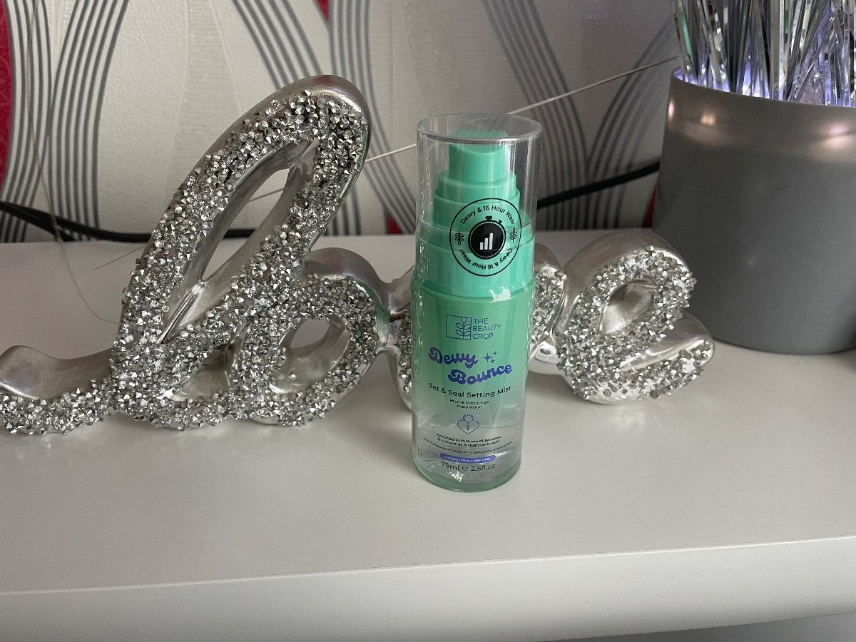 The beauty crop dewy & bounce set & seal setting mist - 75ml