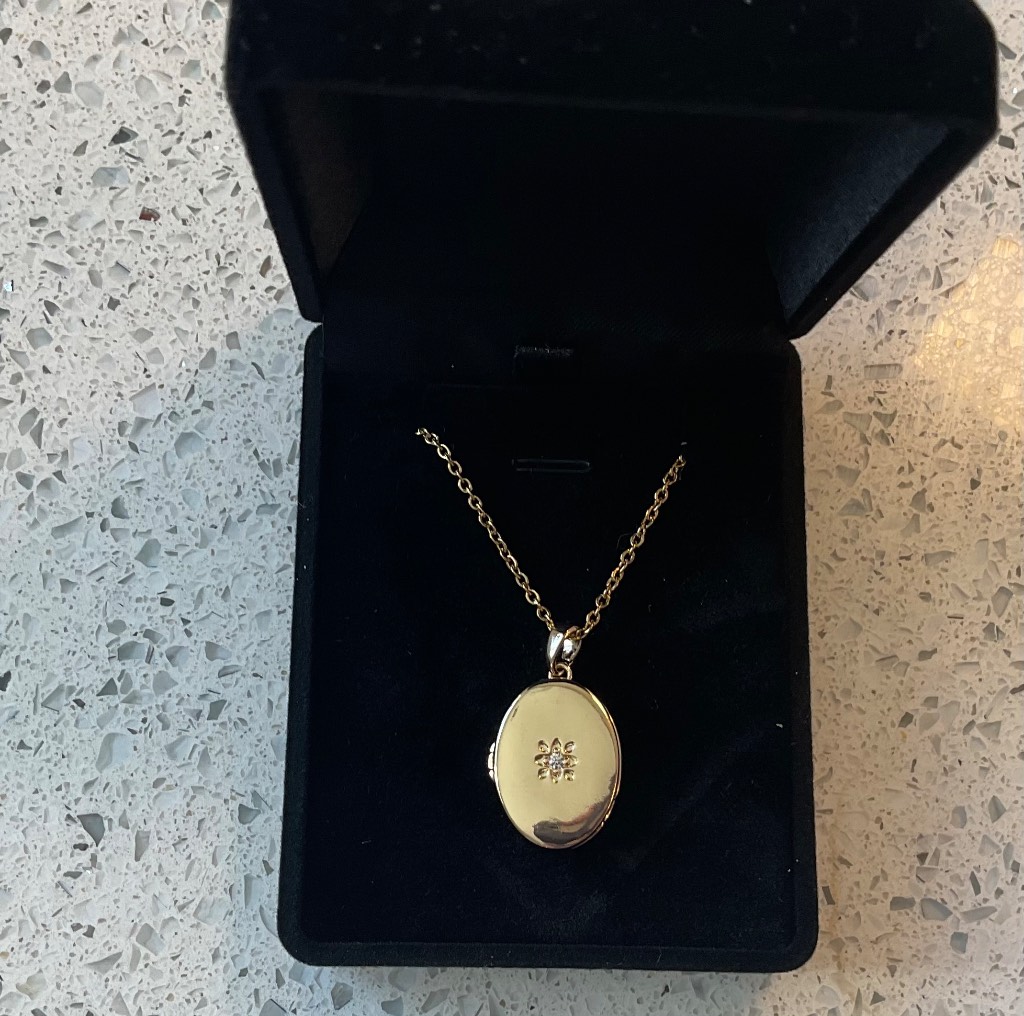 Lovely Gold Plated Keepsake/Photo Locket