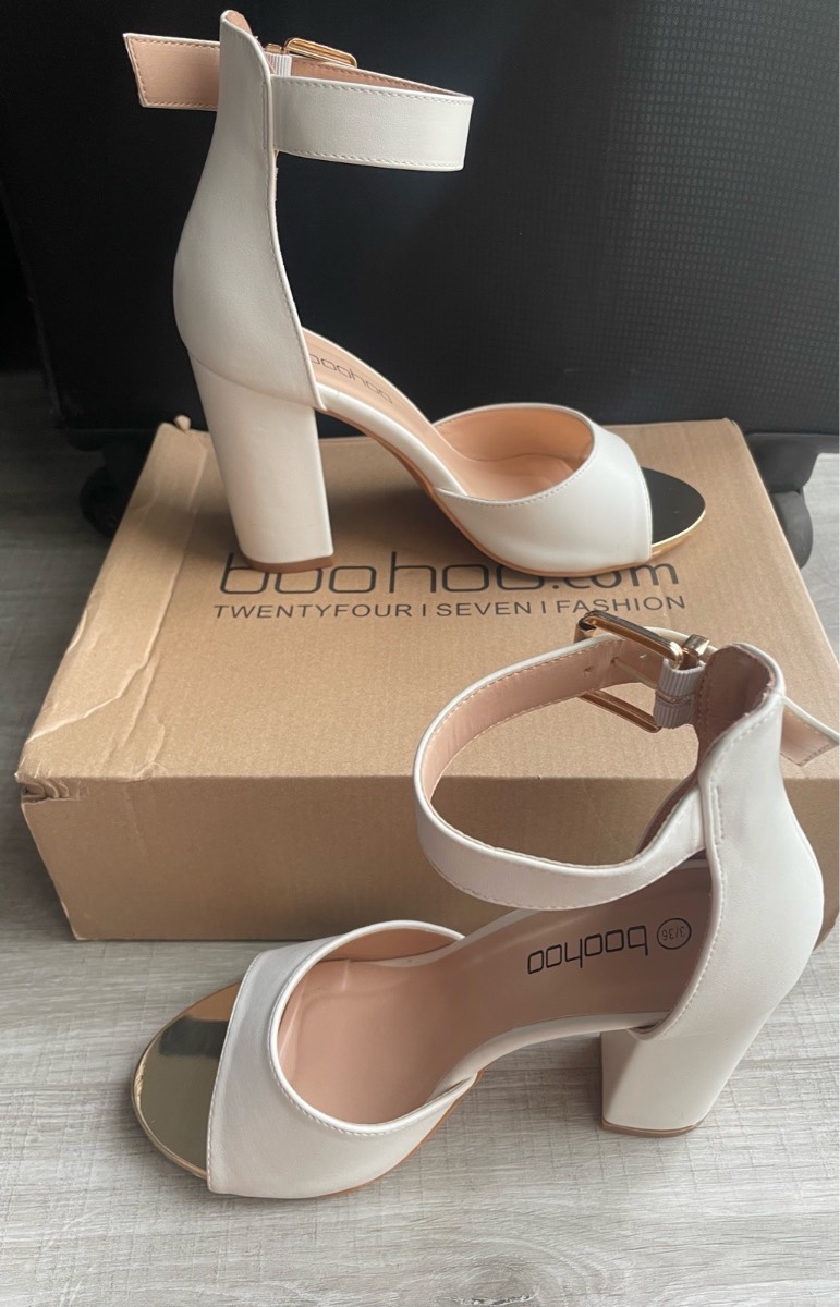 Boohoo Wide Fit Block White Heel Sandal-3/36