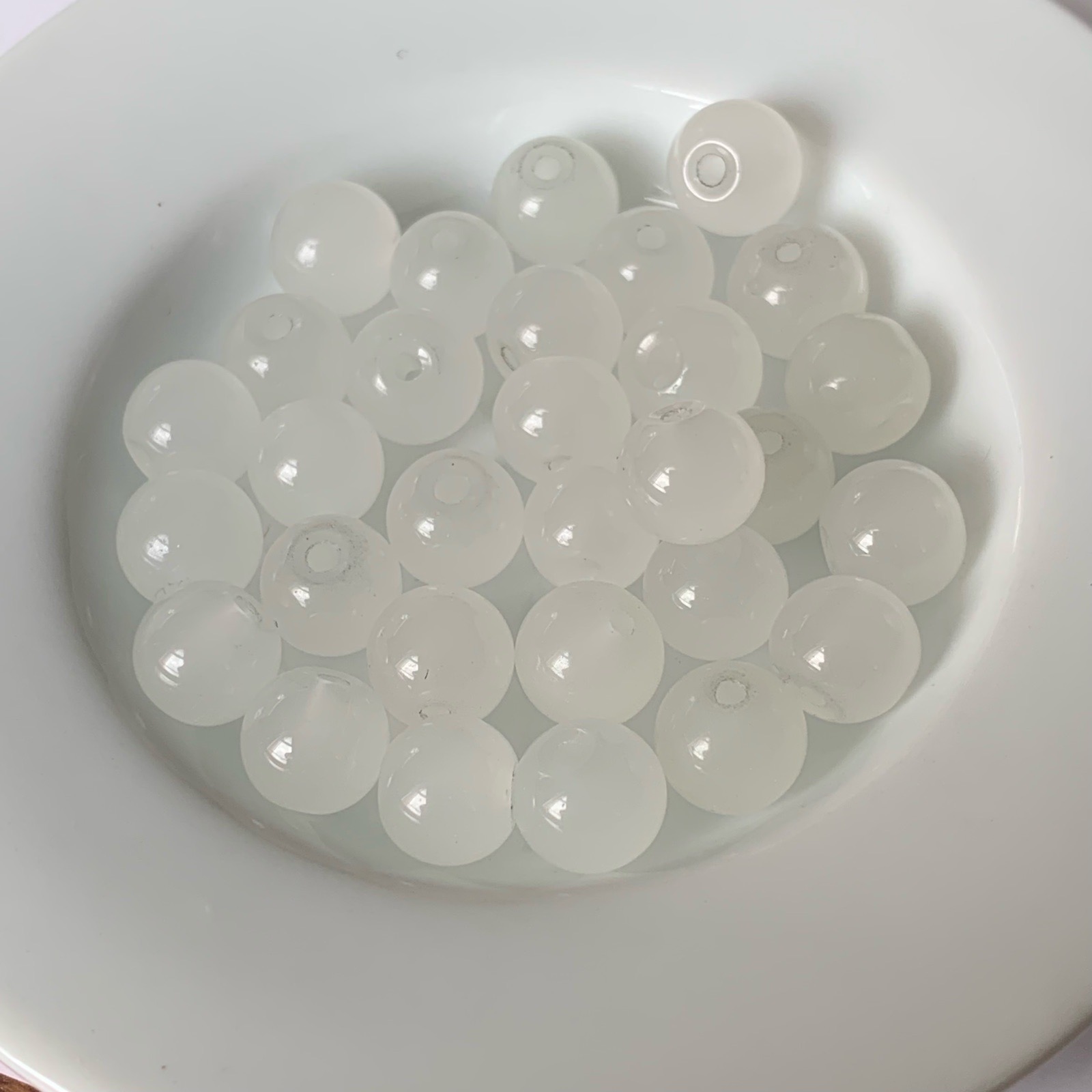 8.2mm - 30 white glass beads