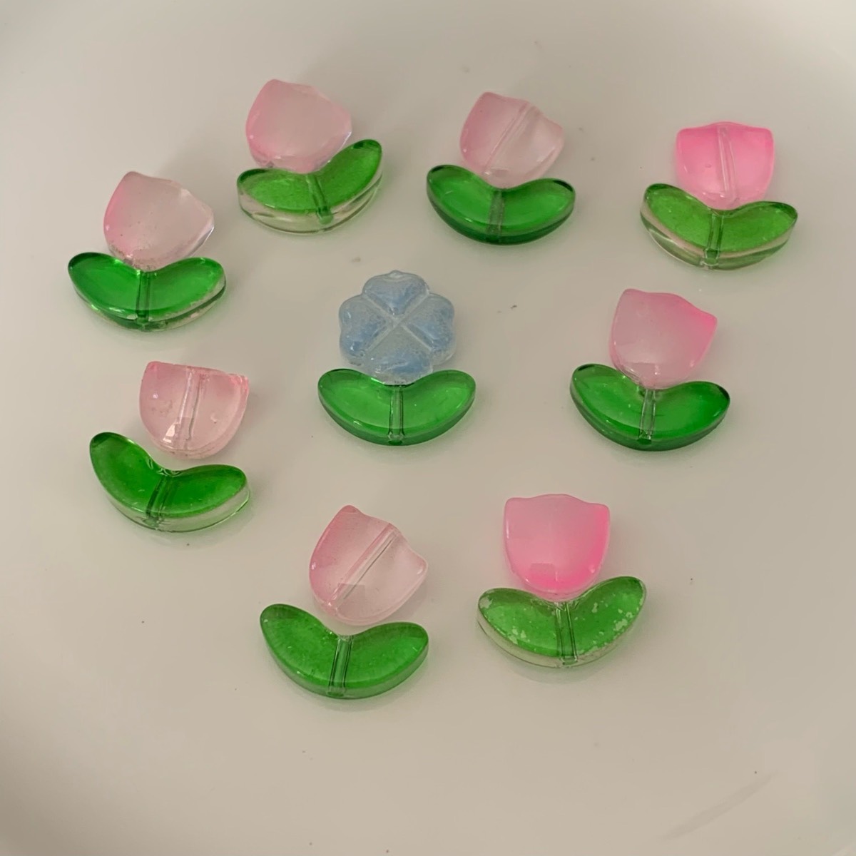 9 flower and leaf beads 8 pink tulips & 1 blue flower