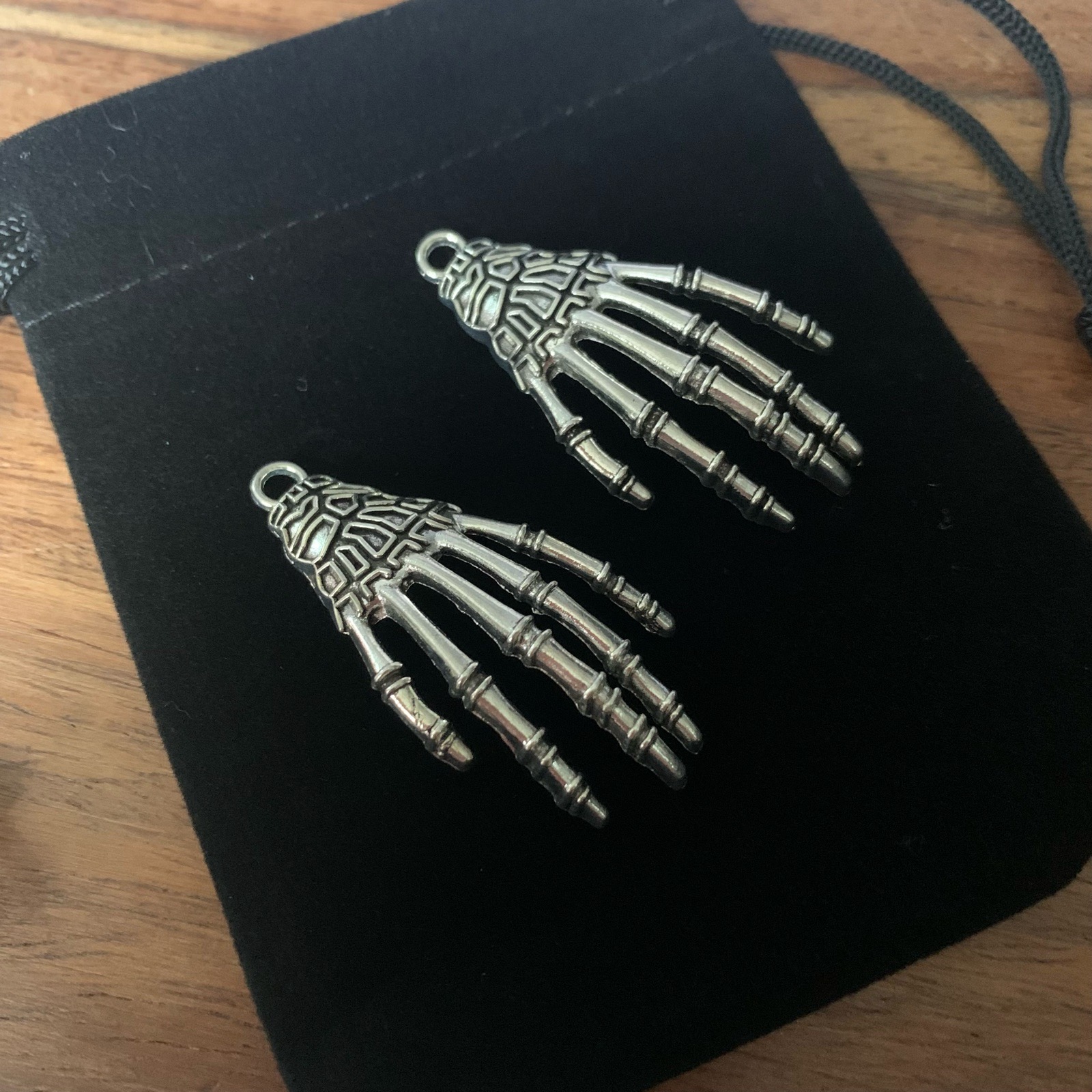 2 Skeleton Hands Pendants In Gift Bag 4.5cm Tall Halloween Decoration New