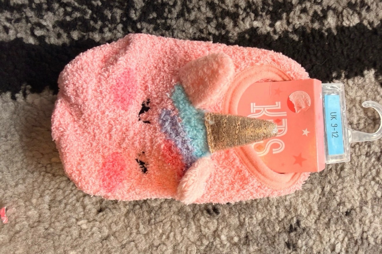 Size 9-12 unicorn slipper socks Kids