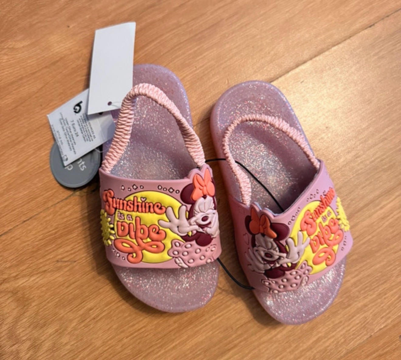 Size 7 Minnie light up sliders. EU24