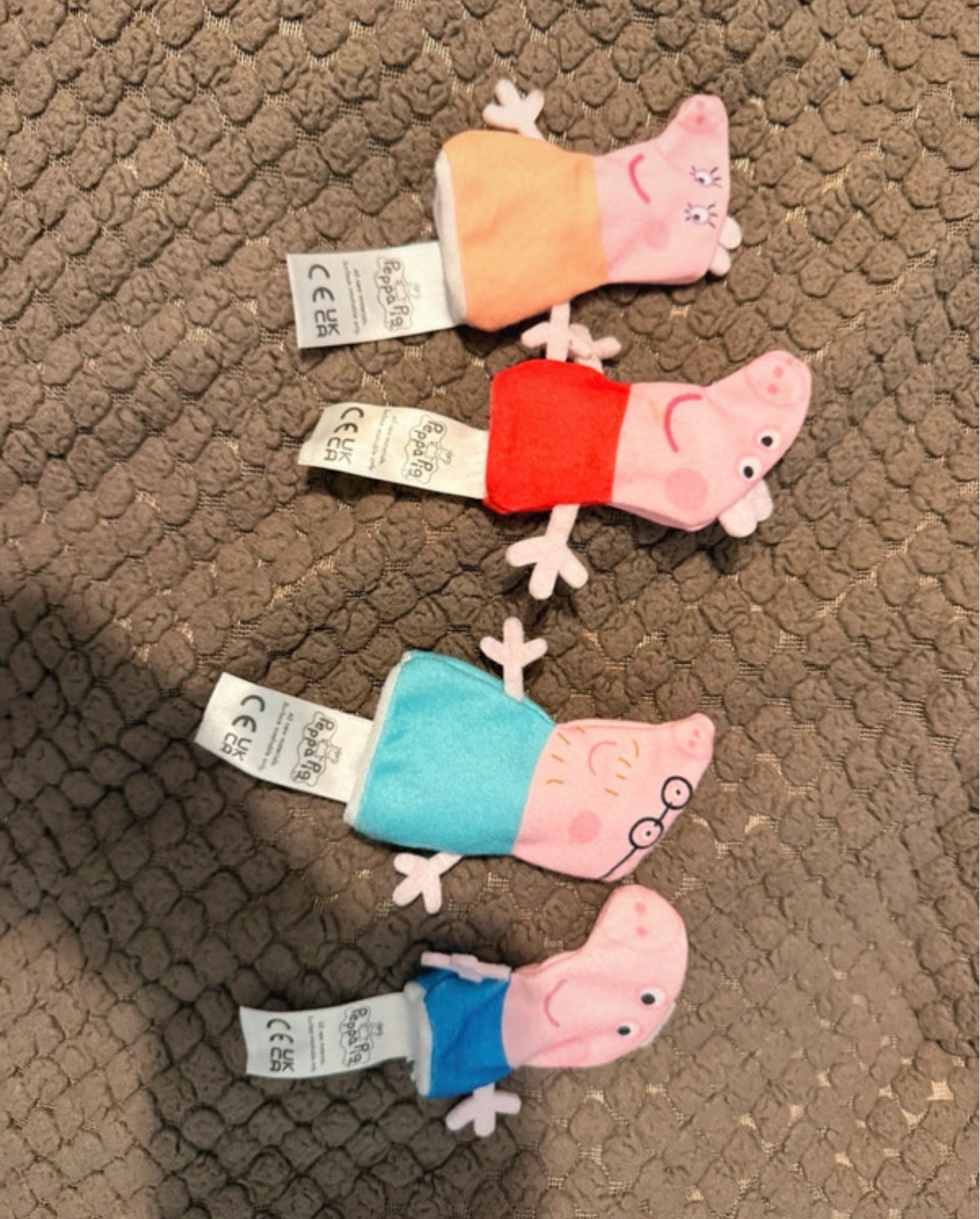Used peppa pig finger puppet family
