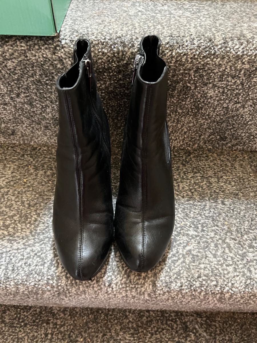 Clark’s ankle boots black size 3
