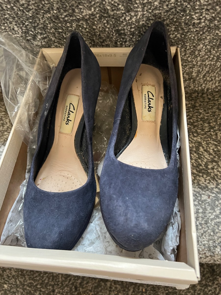 Clark’s navy suede court shoes size 3