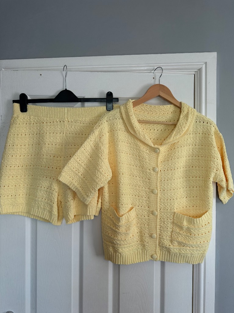 Brand new viral women’s knitted summer co ord set butter yellow size large