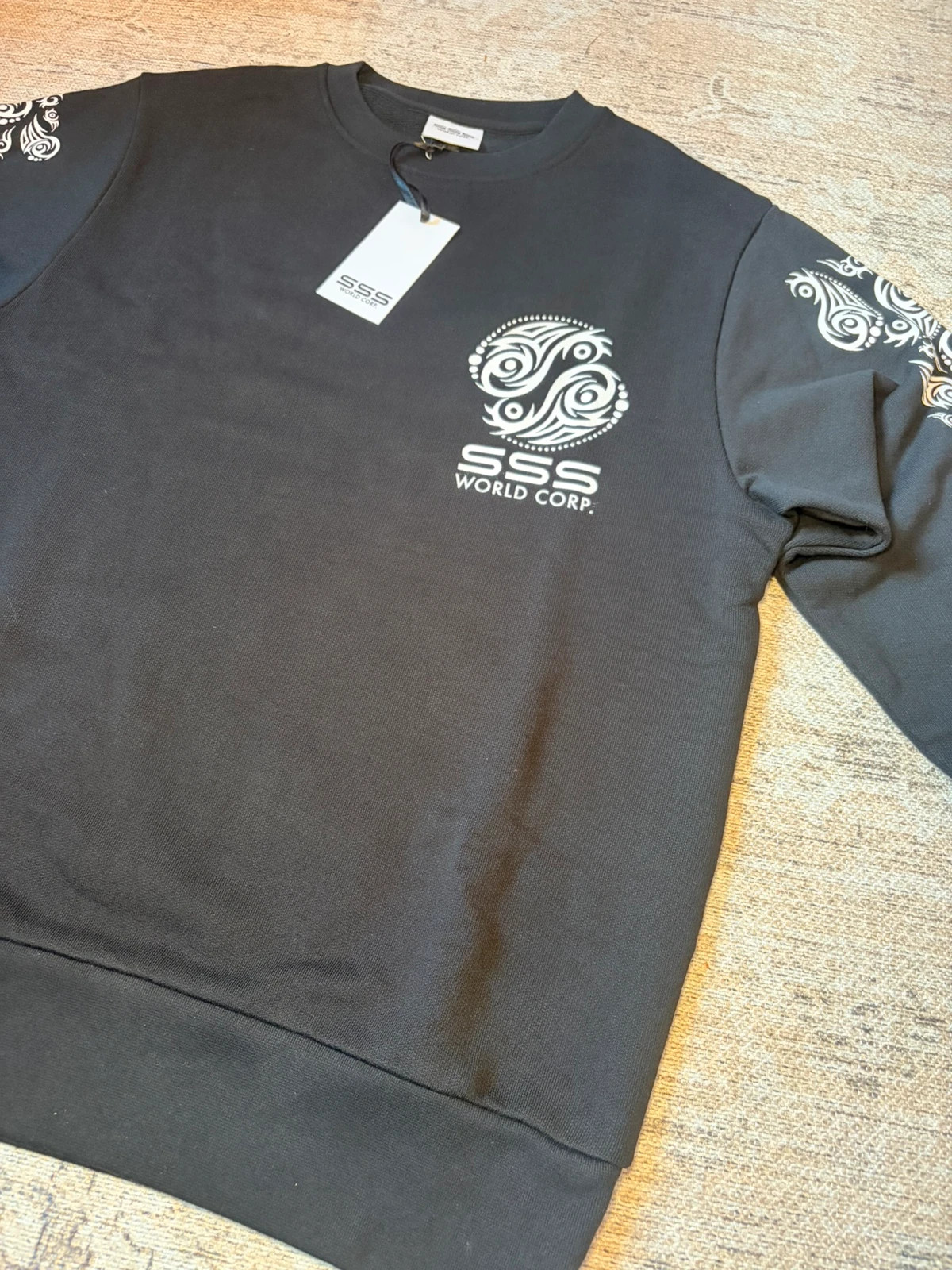 SSS World Corp 2019 Black Paisley Print Sweatshirt M NWT