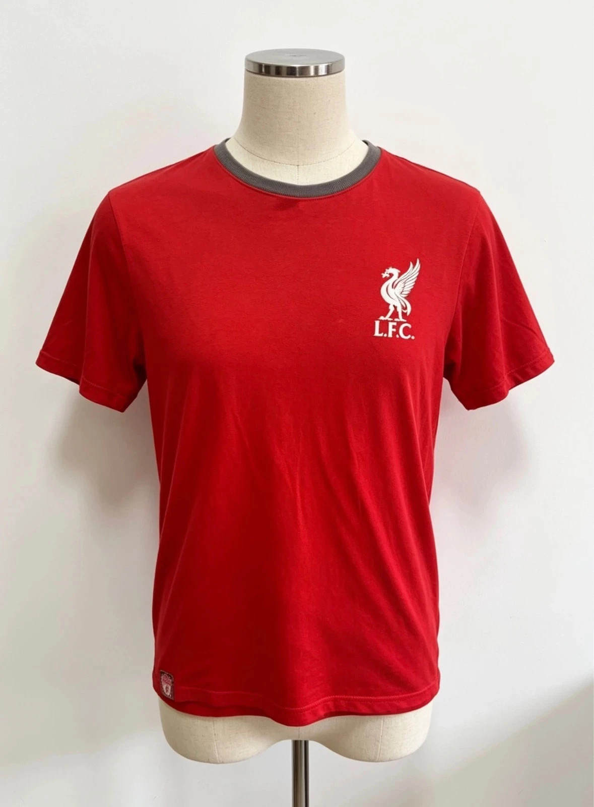 Official Liverpool FC Red T-Shirt - LFC Liverbird Crest - Size Small