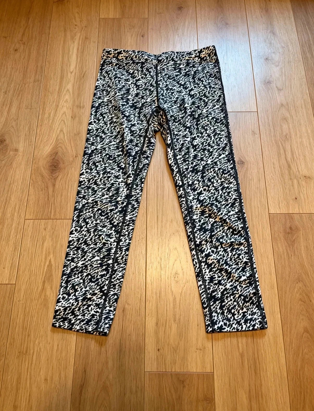 Nike Dri‑Fit Black White Abstract Print 7/8 Cropped Gym Leggings · Size XS UK 4–6
